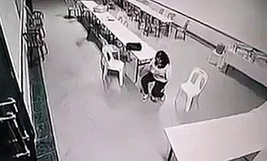 שניות לפני שהבלאגן מתחיל