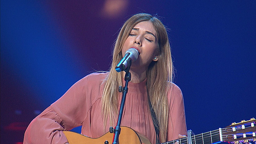 נטלי כחלון על הבמה של The Voice