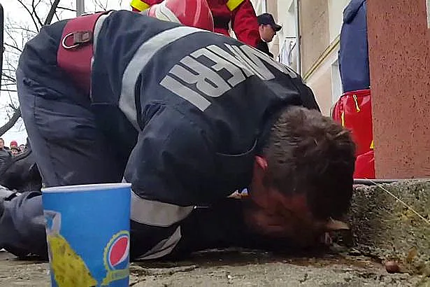 לאחר מכן הוא עבר להנשמה מפה לפה