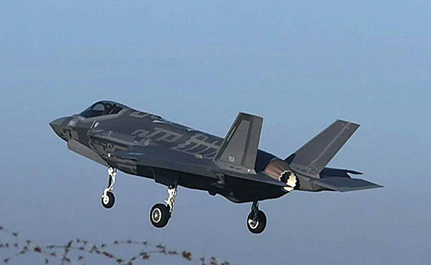 החמקן באיטליה לפני ההמראה