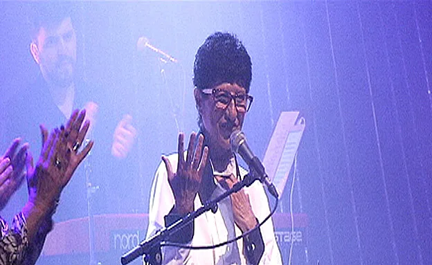 עוזרי לאחר קבלת פרס מפעל חיים