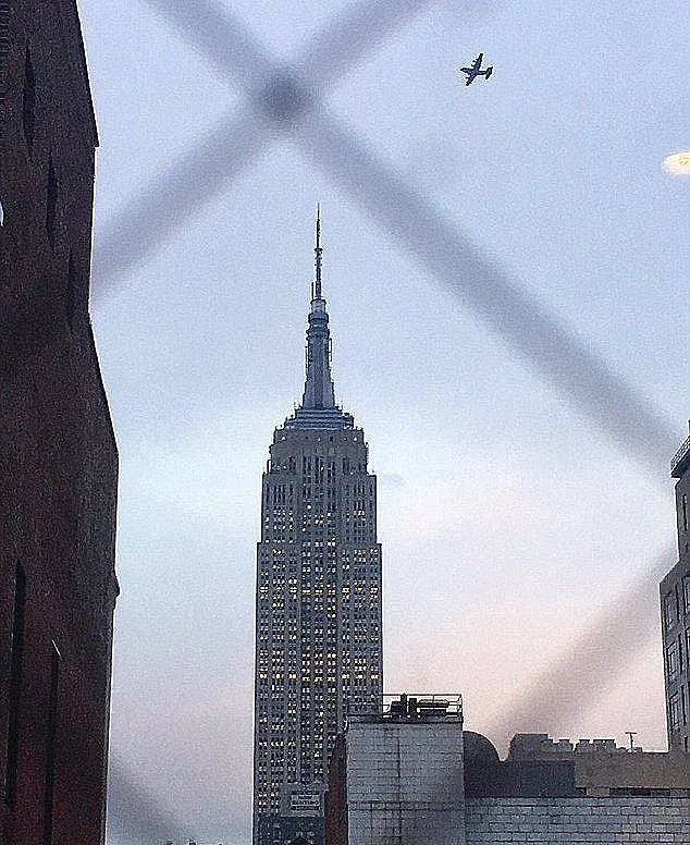 מה עשה מטוס הרקולס מעל מנהטן
