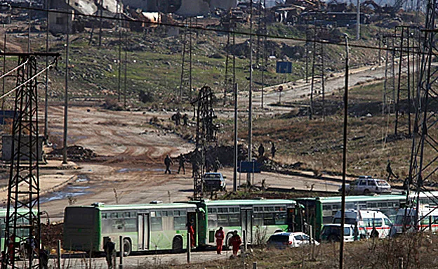 השיירות כבר החלו בפינוי מחאלב (רויטרס)