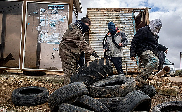 בעמונה נערכים לפינוי: ''מכרתם אותנו'' (יונתן סינדל, פלאש 90)