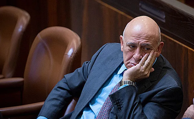 ''הביא ספר בלי דפים''