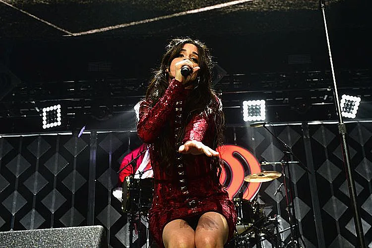 קמה והלכה. קמילה קבלו