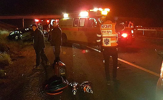 זירת התאונה בדרום, הלילה (יעקב מזוז תיעוד מבצעי איחוד הצלה)