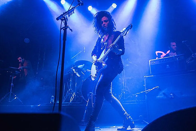 נינט טייב בהופעה