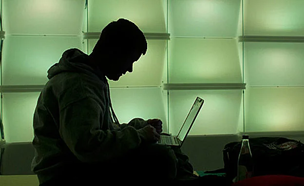 מקללים את המורים אונליין