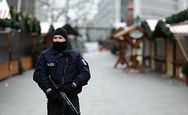 פושטים על מסגד