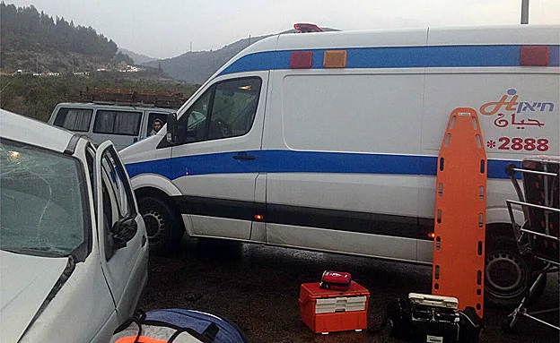 זירת התאונה סמוך לצומת שורשים