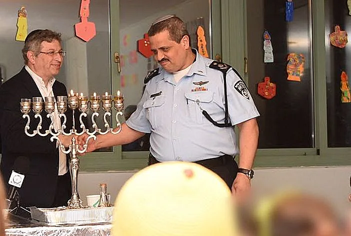 נלחם באלימות. המפכ''ל