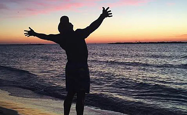 סופו של יום לחופי תל אביב (Vibe Israel)