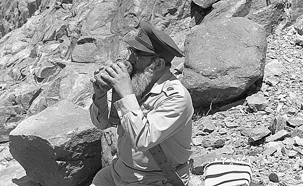 הרב גורן במנוחה