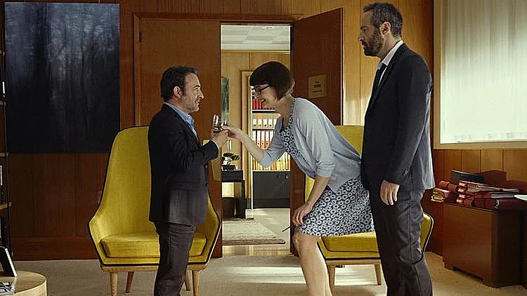 ''היא תפסה לה גמד עשיר''