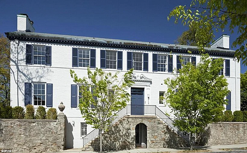 מבט מבחוץ על הבית החדש של איוונקה טראמפ ובעלה