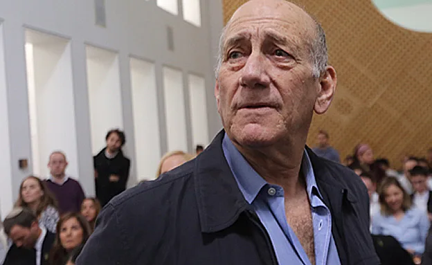 היחיד שנשלח למאסר. אולמרט (גיל יוחנן)