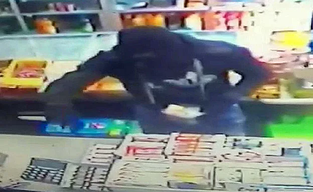 תיעוד מצלמות האבטחה של אחד ממקרי השוד בצפון