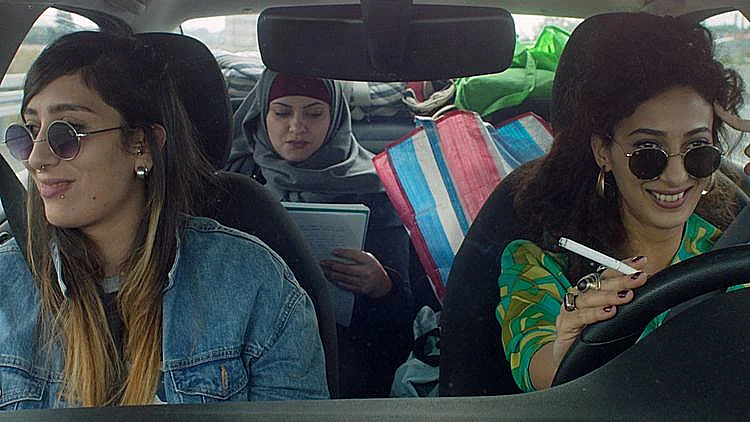 שלא יישאר כמו הגיבורות תלוי באוויר. ''לא פה ולא שם''