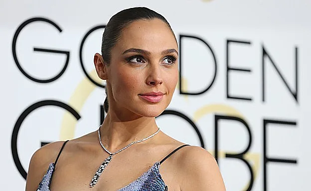 גל גדות בכניסה לטקס (רויטרס)