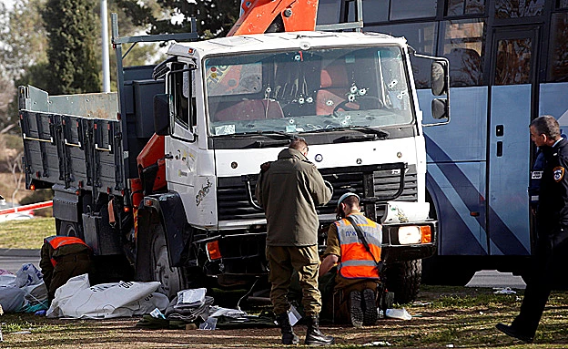 זירת פיגוע הדריסה, אתמול (רויטרס)