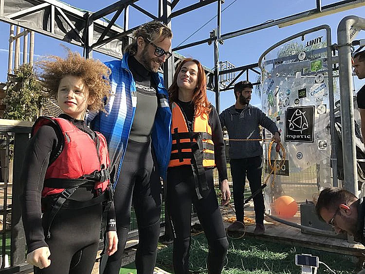 המשפחה החדשה והמאושרת. אוהד, לוסי ואלמה