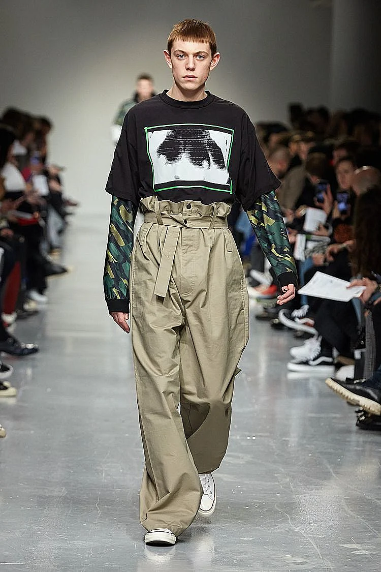 מכנסיים רחבים מדי. הקולקציה של Liam Hodges