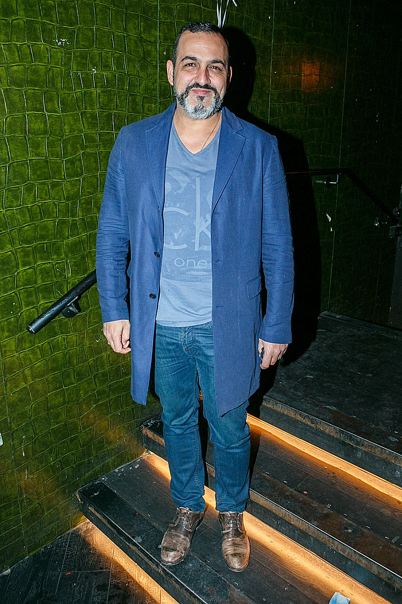 יפה לו כחול. קובי אפללו