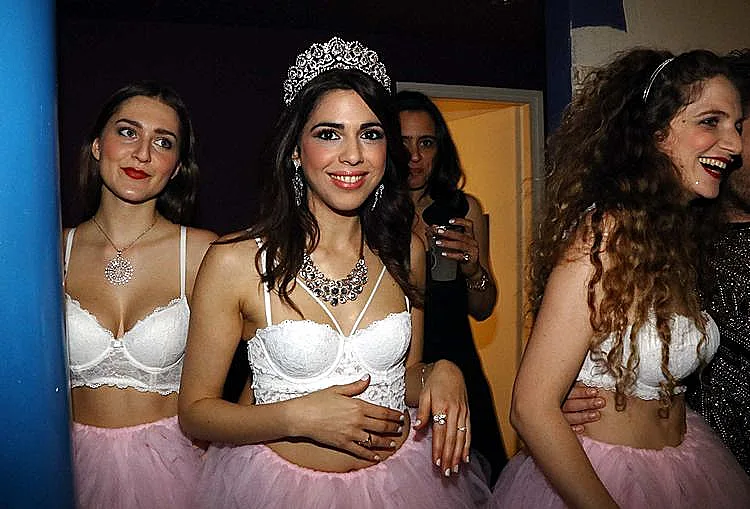 הברבורה של קוונטין. דניאלה פיק