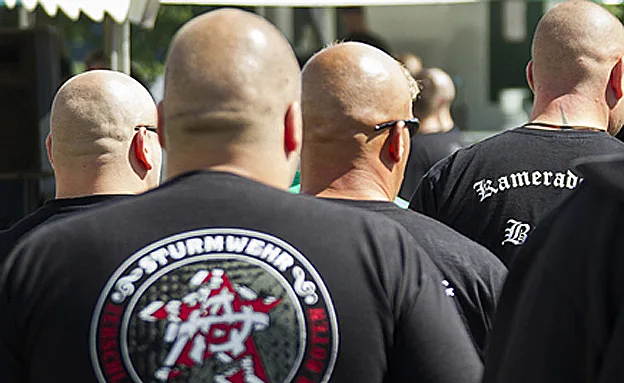 תומכים ביציאה מהאיחוד ומנאט''ו. NPD (רויטרס)