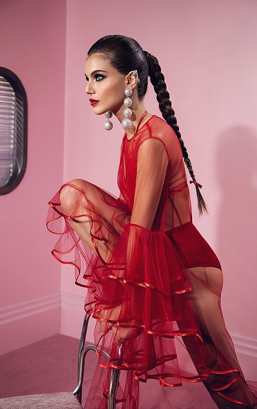 המלכה. שלומית מלכה יפה באדום (צילום: אייל נבו)
