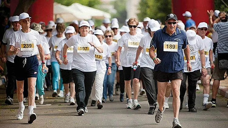 יש לקחת בחשבון כי הגיל המבוגר מאופיין בהיחלשות גדולה יותר של שרירי פלג הגוף התחתון