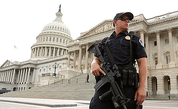 ממתינים גם למפגינים (רויטרס)