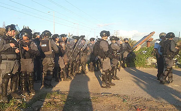 עשרות שוטרים בהפגנה