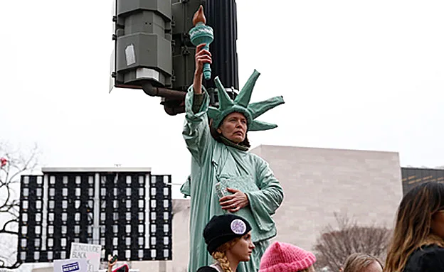 מפגינים נגד טראמפ (רויטרס)