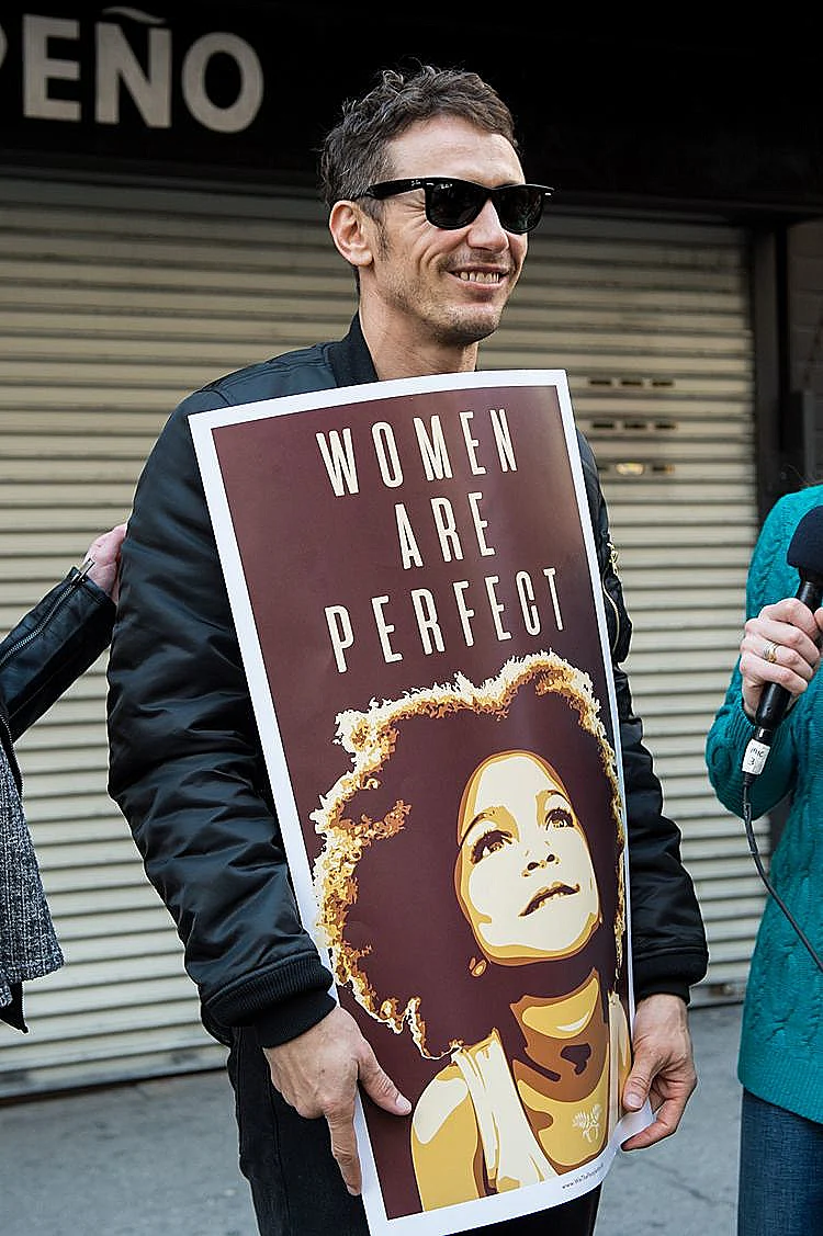 ג'יימס פרנקו. ''נשים הן מושלמות''. צודק