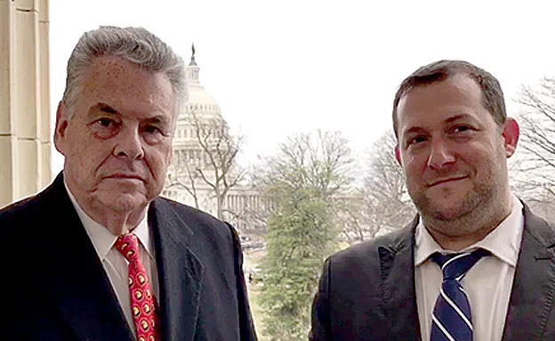 יוסי דגן עם אחד ממקורבי טראמפ