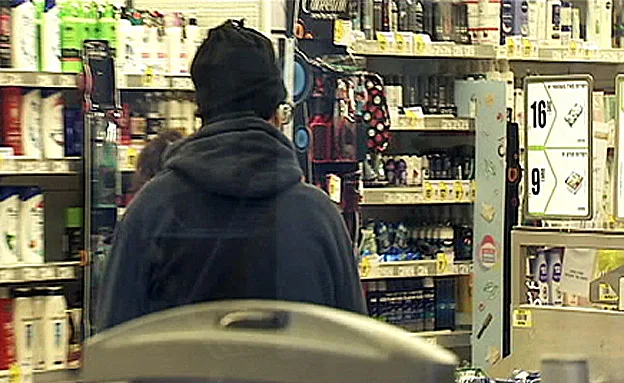 ''לגנוב אוכל זה מביש''