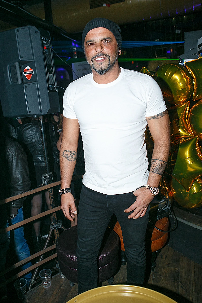 אני בגלל רוסלנה. אייל גולן