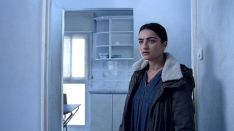 אניה בוקשטיין מגלמת את נעמי