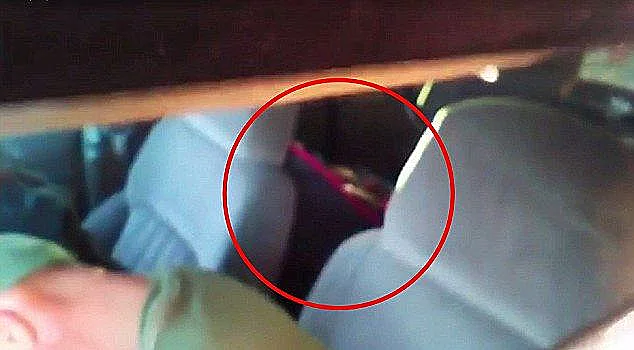 אחד הילדים במושב התינוק