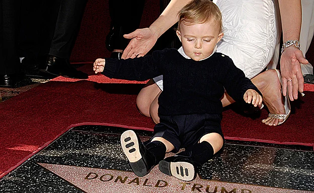 ברון התינוק לצד הכוכב של אבא דונלד (רויטרס)