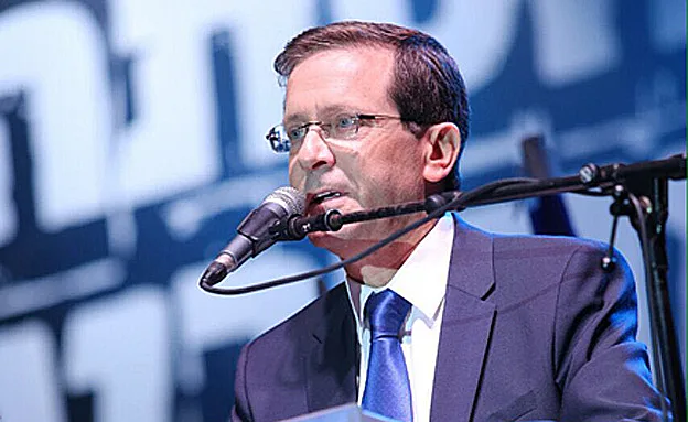 תיק החקירה ייסגר. הרצוג (mako, עופר חן)