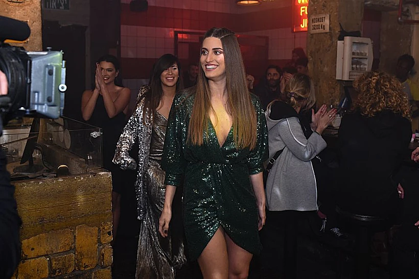 דה גירלז. דנה זרמון