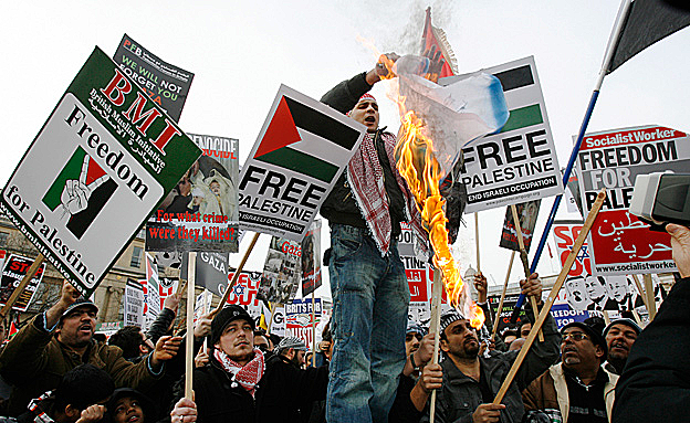 הפגנות נגד ישראל (ארכיון) (רויטרס)