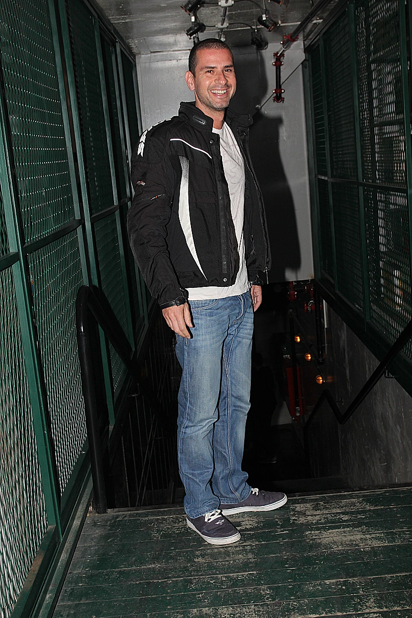 צא מהבית שלי! איל קיציס (אביב חופי)