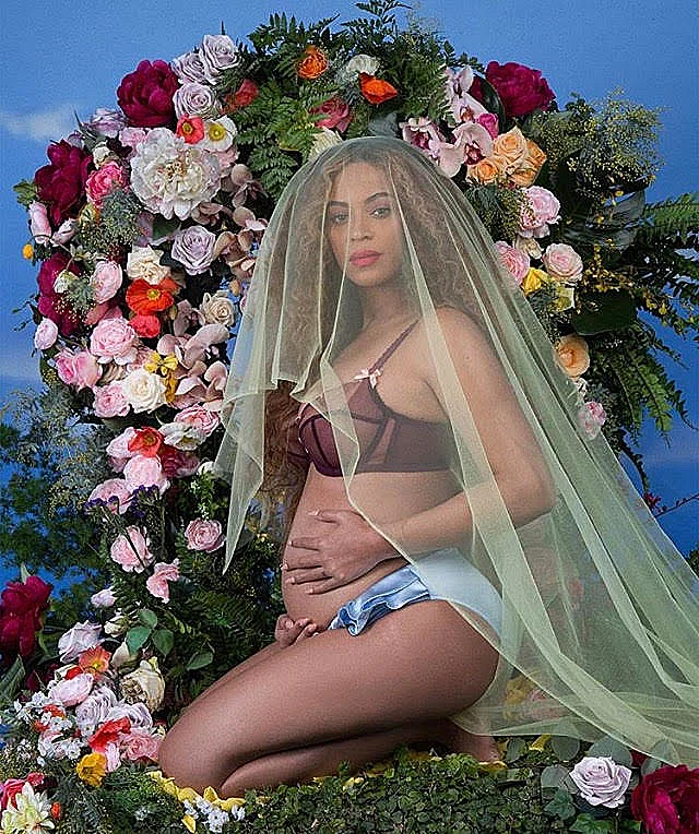 ביונסה מדגמנת הריון