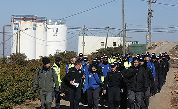 כוחות נערכים בכניסה לעמונה הבוקר (הלל מאיר TPS)