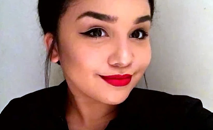 ברנדה, טוענת כי סולקה ממטוס בגלל המחשוף