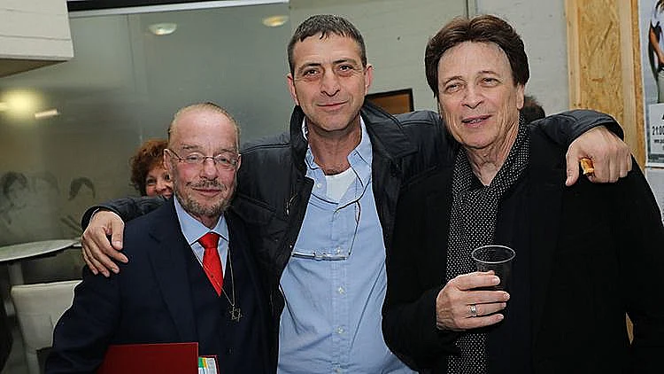 ששי קשת וזליג רבינוביץ' מנכ''לי התיאטרון ויורם שפטל. צילום: רפי דלוה